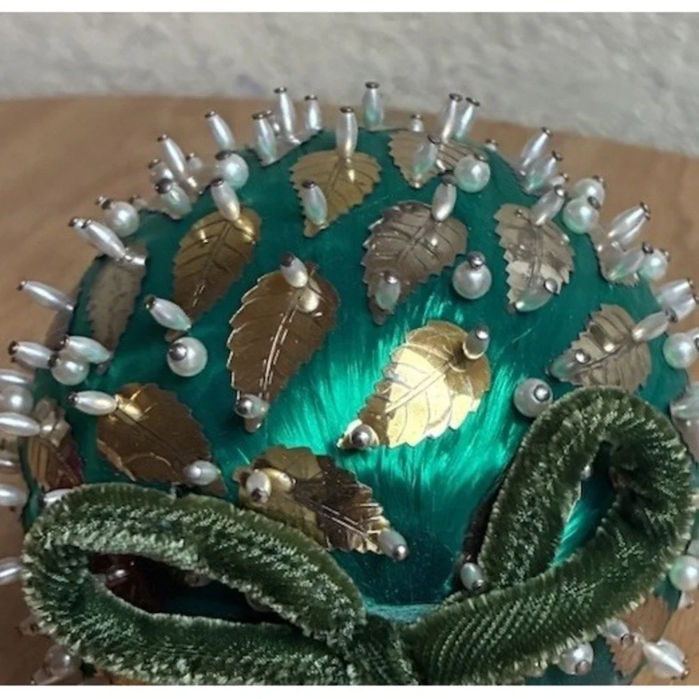 Vintage Push Pin Round Ornament Green Gold Leaves 5